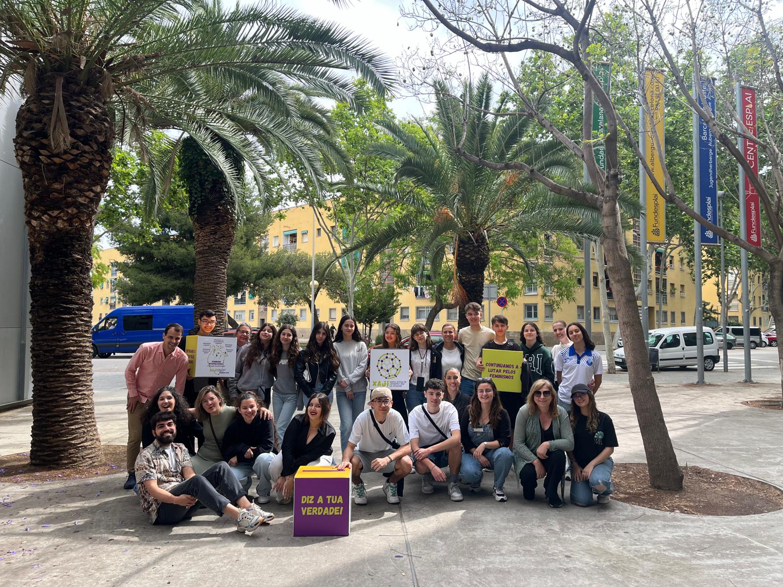 Grupo de jóvenes posando Portugal